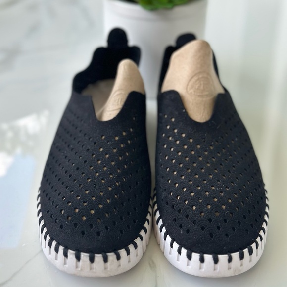 ILSE JACOBSON - Perforated Scalloped Suede Tulip Flats - Black size 10 (40) - Picture 2 of 8